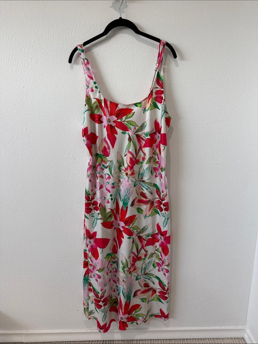 Natori Floral Slip/Nightgown in White with Red & Green Flowers